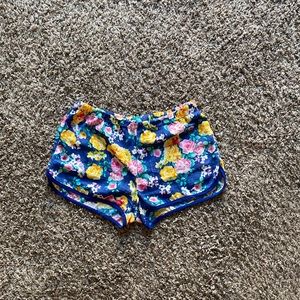 Floral shorts! Will keep you cool in summer! 🌸